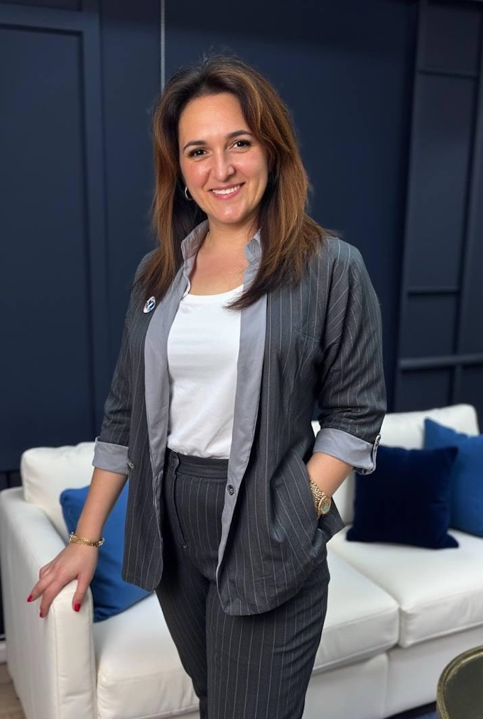 Лилия, преподаватель школы маникюра